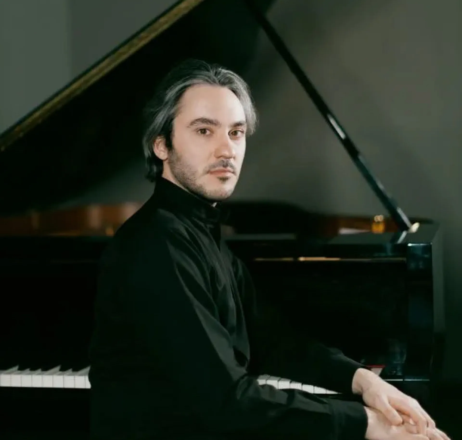 Alexander Gadjiev, Piano