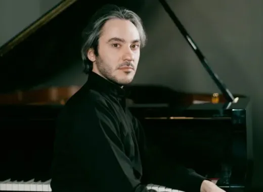 Alexander Gadjiev, Piano
